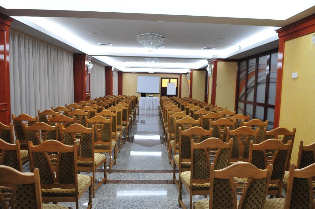 Hotel Emma Est Craiova Eksteriør bilde