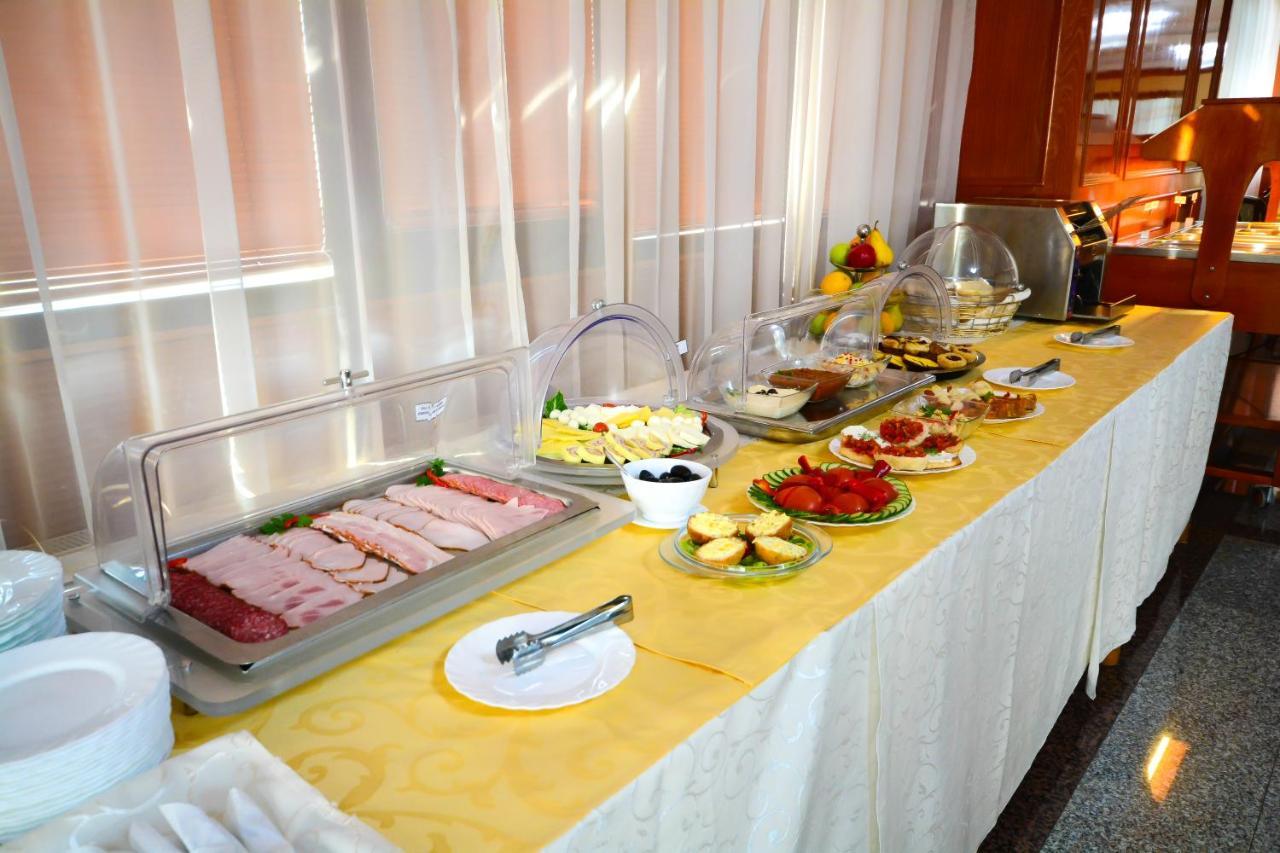 Hotel Emma Est Craiova Eksteriør bilde